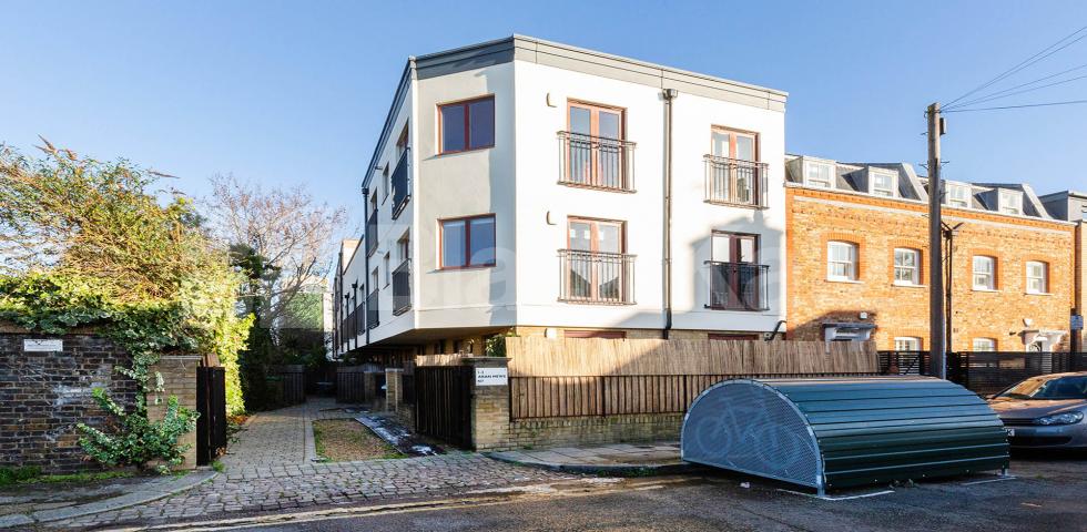 			1 Bedroom, 1 bath, 1 reception Flat			 Barnsbury Grove, Islington - Barnsbury